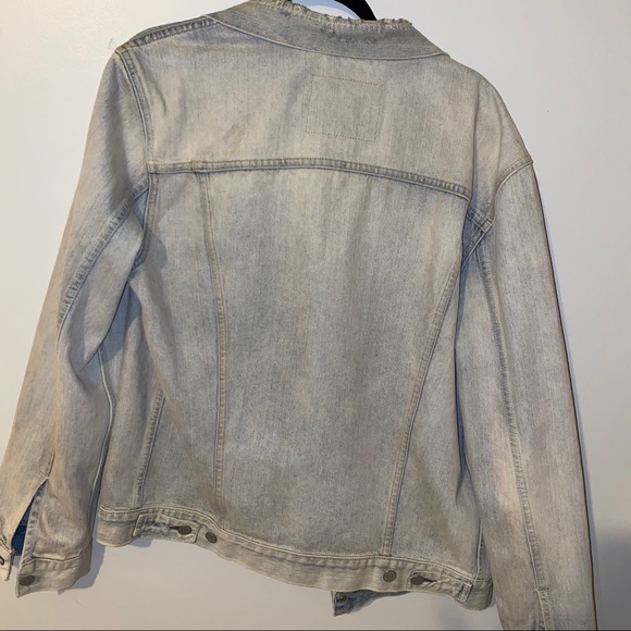 Levi’s denim jacket (light wash) - Picture 2 of 9